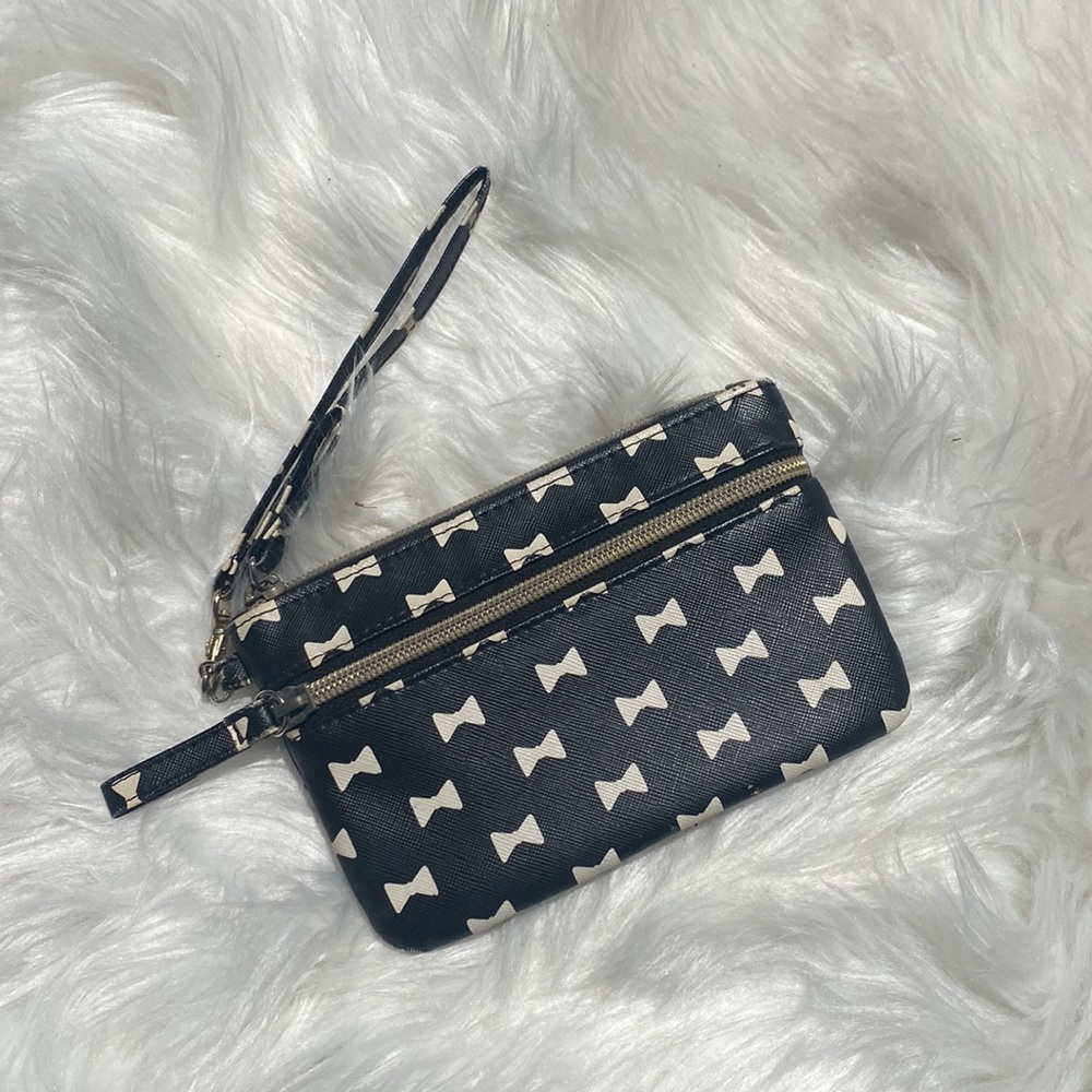🔥Small Black and White Bow Tie Wristlet